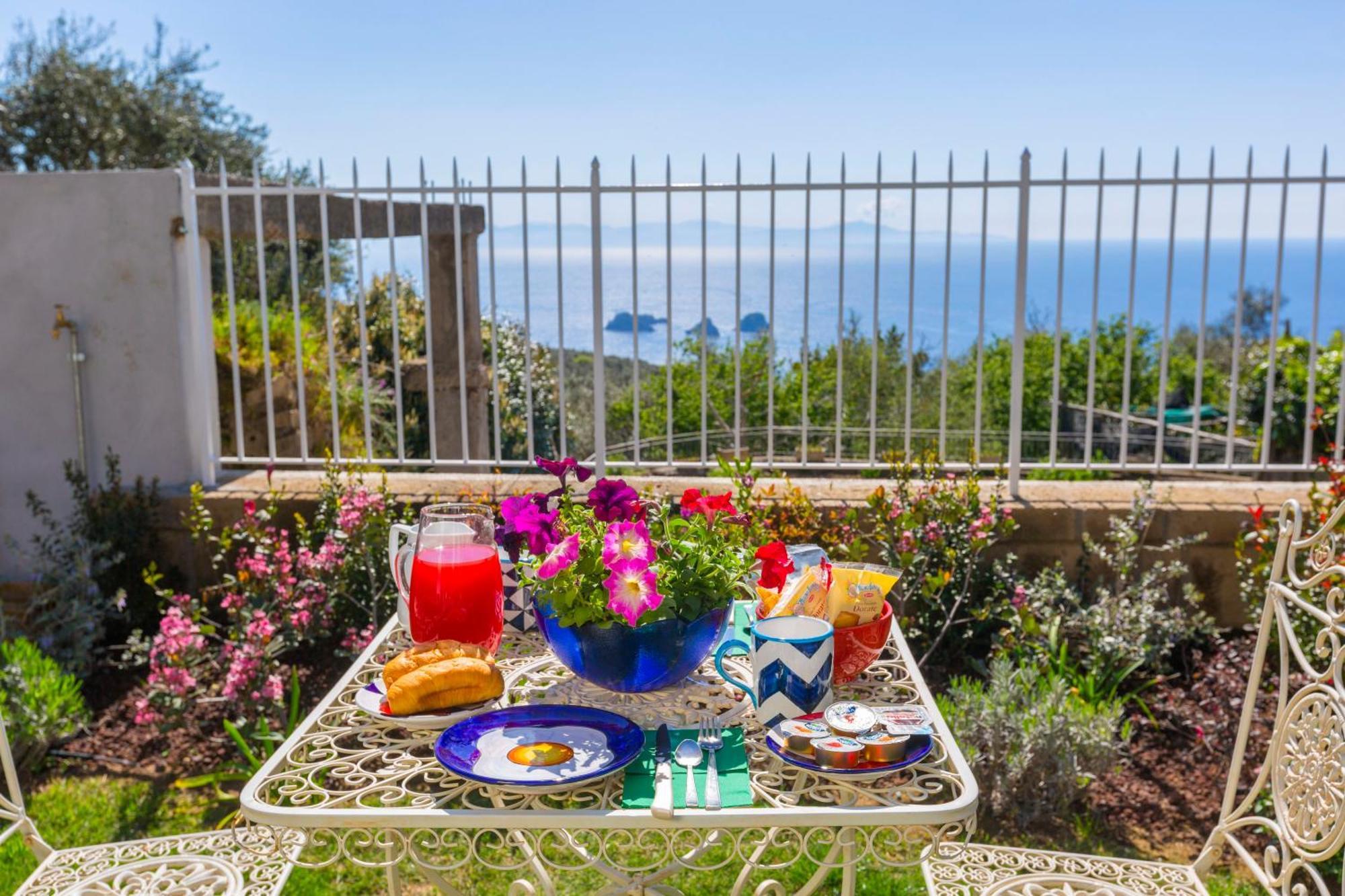Pensjonat Yourhome - Relais Loggia Li Galli Massa Lubrense